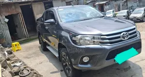 Toyota Hilux 2017 Gray