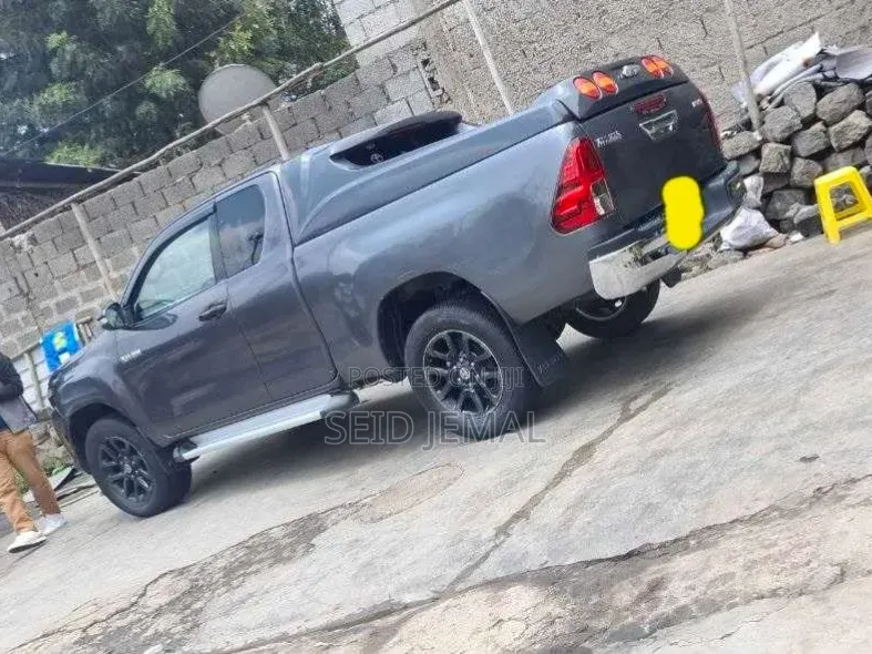 Toyota Hilux 2017 Gray