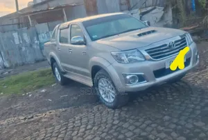 Toyota Hilux 2014 Silver