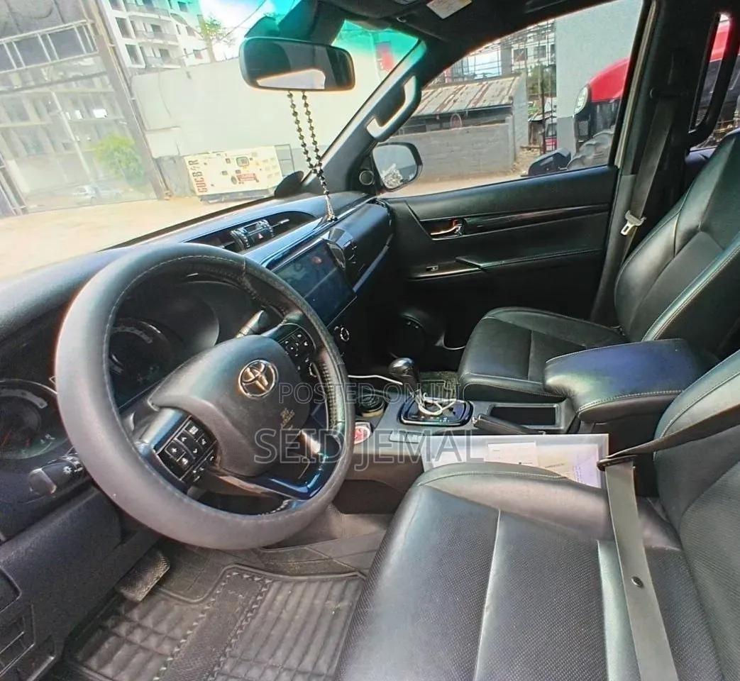 Toyota Hilux 2020 Gray