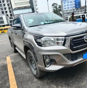 Toyota Hilux 2020 Gray
