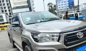 Toyota Hilux 2020 Gray