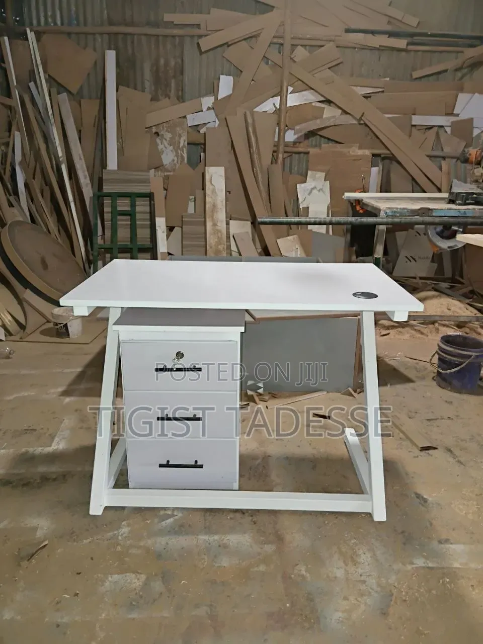 Modern Computer Table With Metal Legs & Movable Drawer