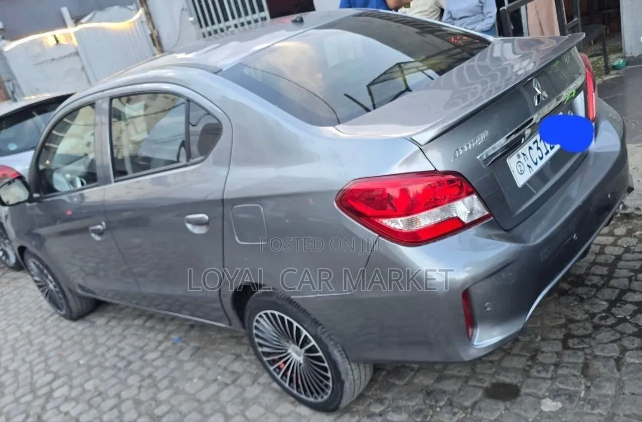 Mitsubishi Attrage 2022 Gray