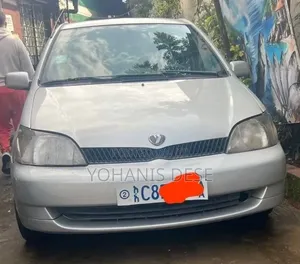 Toyota Platz 2001