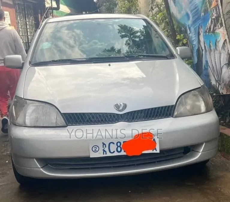 Toyota Platz 2001