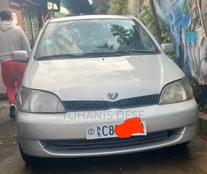 Toyota Platz 2001