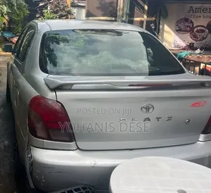 Toyota Platz 2001