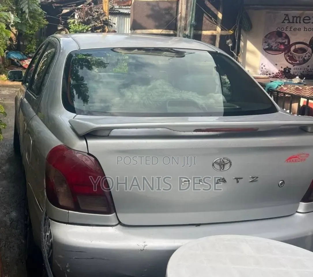 Toyota Platz 2001