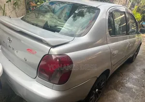 Toyota Platz 2001