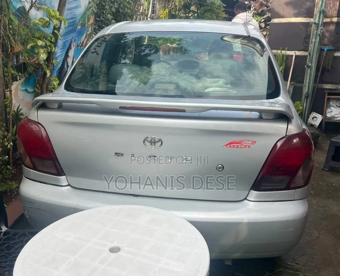Toyota Platz 2001