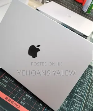 New Laptop Apple MacBook Pro 2025 M5 16GB Apple M5 SSD 512GB