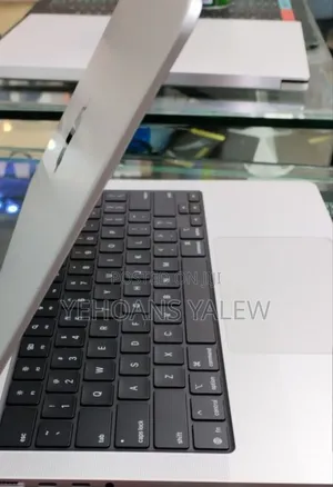 New Laptop Apple MacBook Pro 2025 M5 16GB Apple M5 SSD 512GB