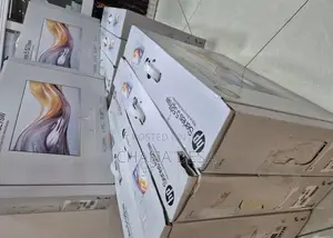 HP White Monitor