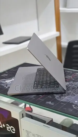 New Laptop Apple MacBook Pro 2023 M2 16GB Apple M2 SSD 512GB