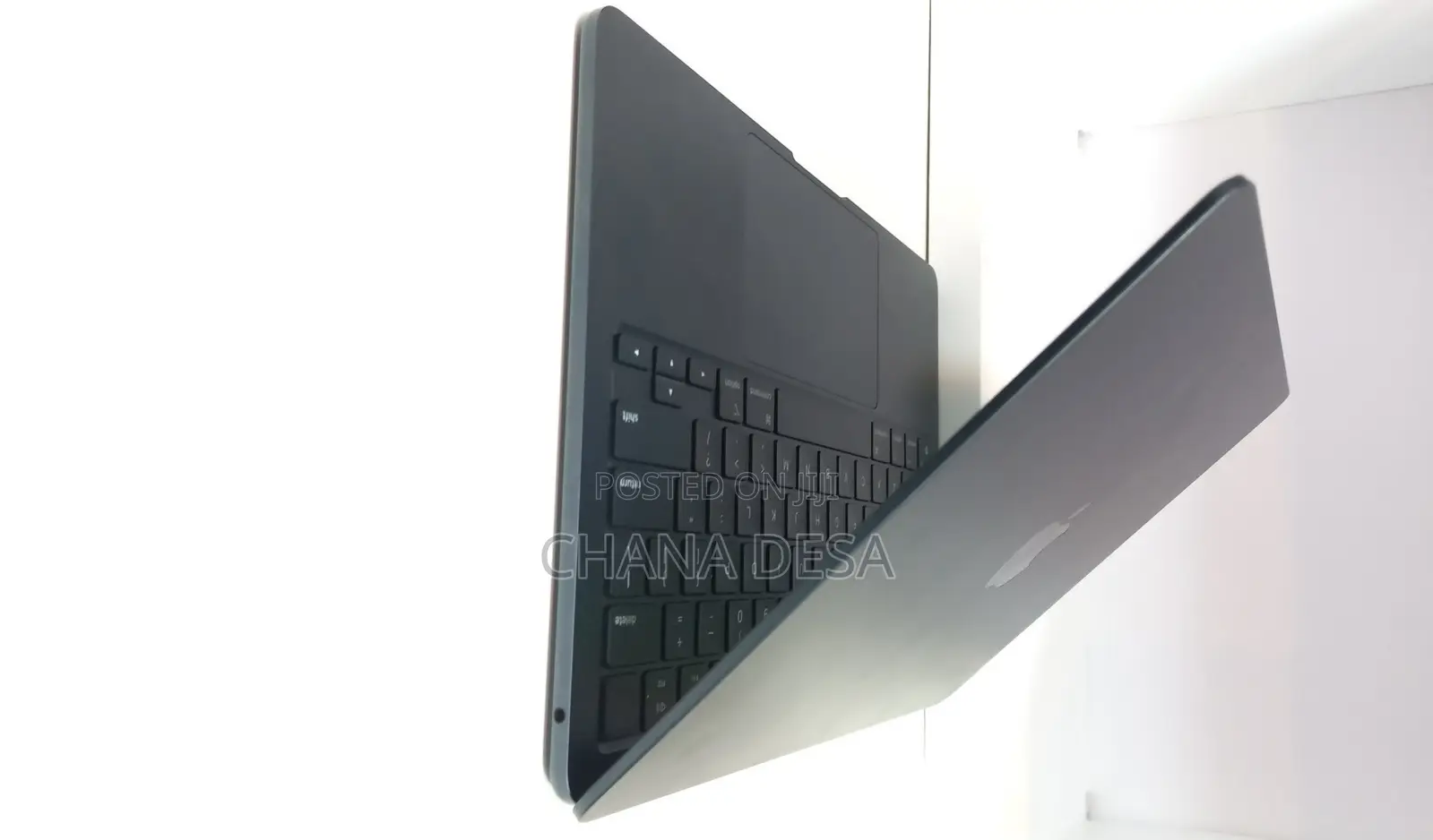 New Laptop Apple MacBook Air 2022 M2 8GB Apple M2 SSD 256GB