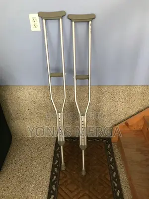 Underarm Crutches吉台forearm Crutches Use the Pin-Clip Mechanism.