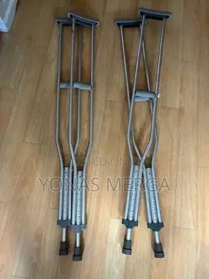 Crutches臣皿Underarm Crutches Are Mostly Used After a Short-Term Injury