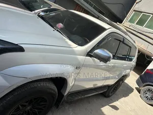 Toyota Land Cruiser Prado 2005 White