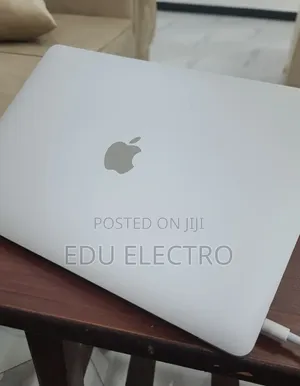New Laptop Apple MacBook Pro 2021 M1 16GB Apple M1 Pro SSD 256GB
