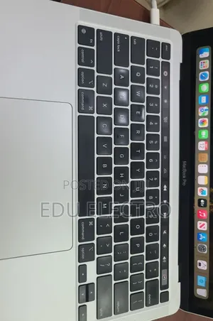 New Laptop Apple MacBook Pro 2021 M1 16GB Apple M1 Pro SSD 256GB