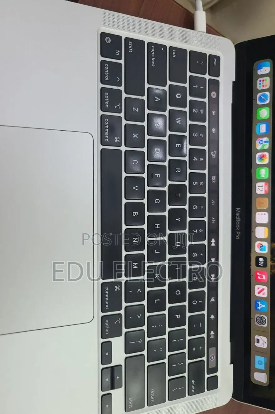 New Laptop Apple MacBook Pro 2021 M1 16GB Apple M1 Pro SSD 256GB