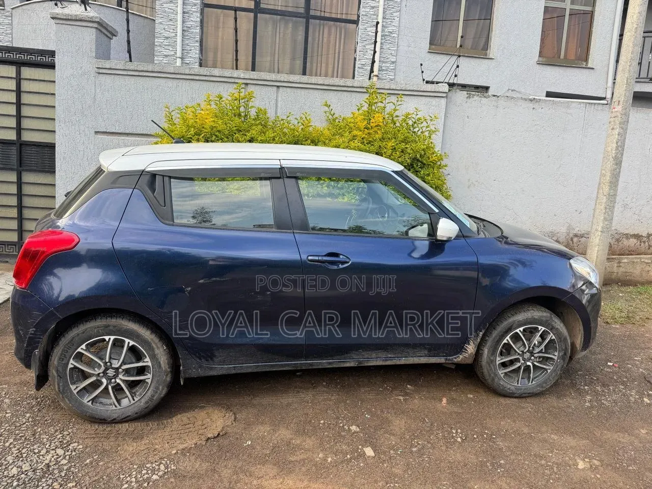 Suzuki Swift 2022 Blue