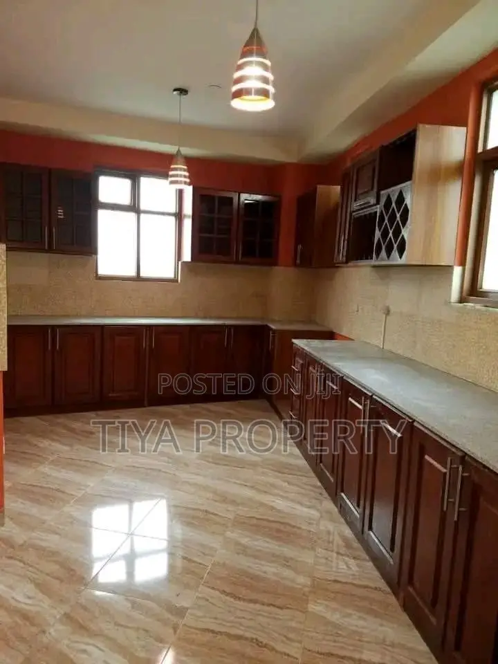 Furnished 5bdrm Villa in Bole for sale