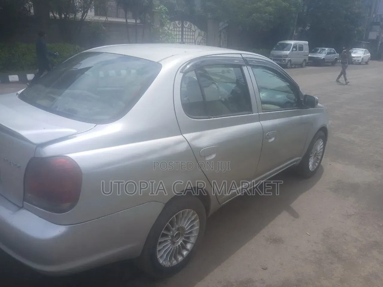 Toyota Platz 2005