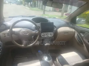 Toyota Platz 2005