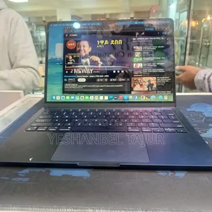New Laptop Apple MacBook Air 2022 M2 8GB Apple M2 SSD 256GB