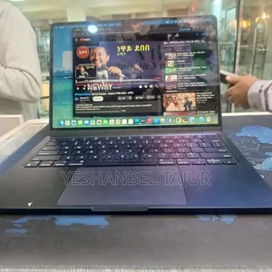 New Laptop Apple MacBook Air 2022 M2 8GB Apple M2 SSD 256GB