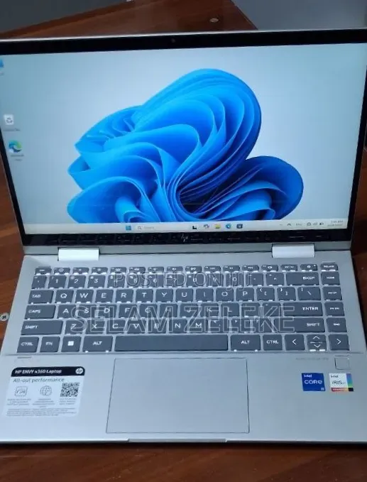New Laptop HP Envy x360 8GB Intel Core i5 SSD 512GB