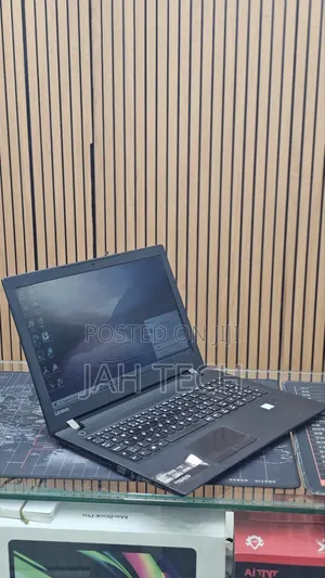 New Laptop Lenovo Ideapad 3 8GB Intel Core i7 HDD 1T