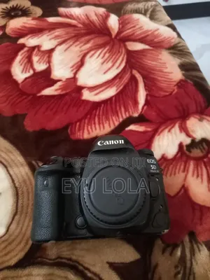 Mark 4 Canon Only Body With Out Lence 2 Battery and Charge Have