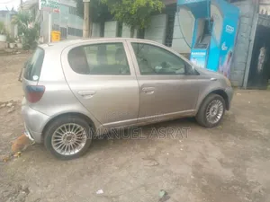 Toyota Vitz 2001 Gray