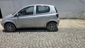 Toyota Vitz 1999 Silver