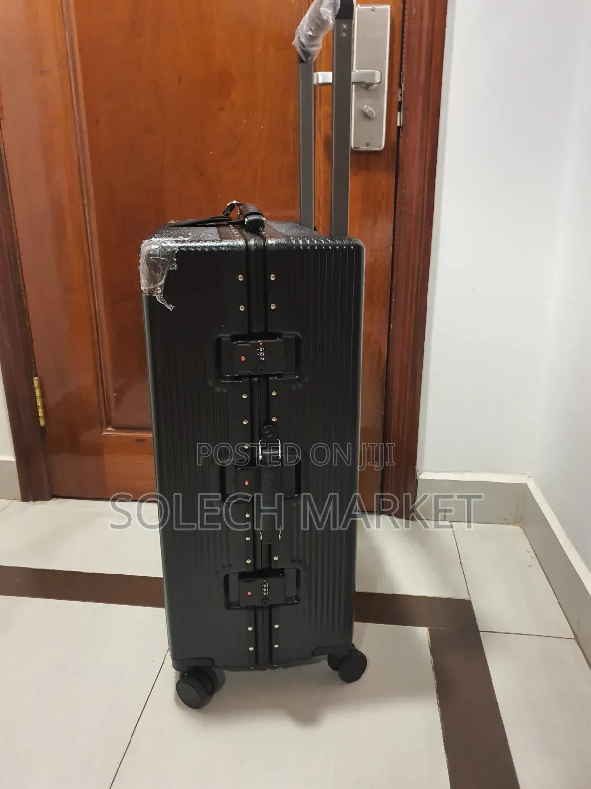 Gemulin 28-Inch Classic Aluminium Luggage