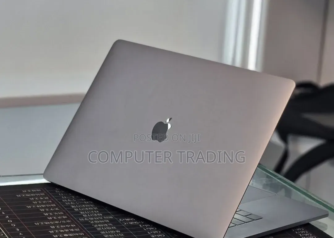 New Laptop Apple MacBook Pro 2018 32GB Intel Core i7 SSD 1T