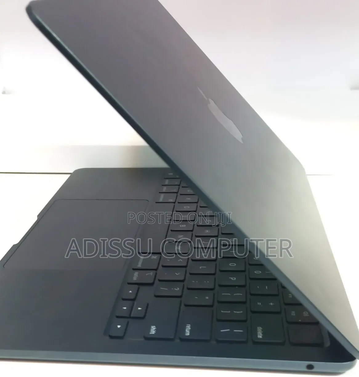 New Laptop Apple MacBook Air 2022 M2 8GB Apple M2 SSD 256GB