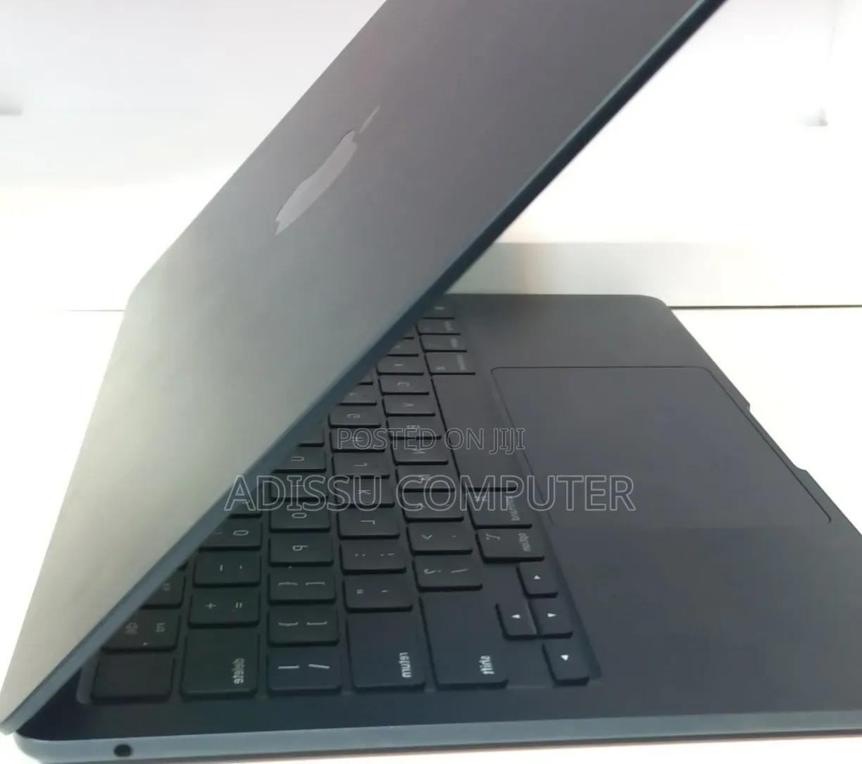 New Laptop Apple MacBook Air 2022 M2 8GB Apple M2 SSD 256GB