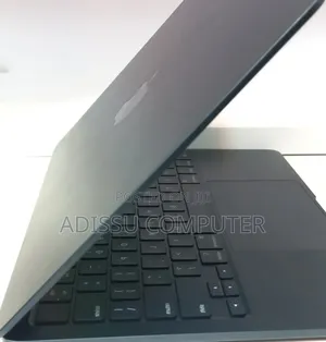 New Laptop Apple MacBook Air 2022 M2 8GB Apple M2 SSD 256GB