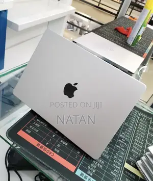 New Laptop Apple MacBook Pro 2025 M5 16GB Apple M5 SSD 512GB