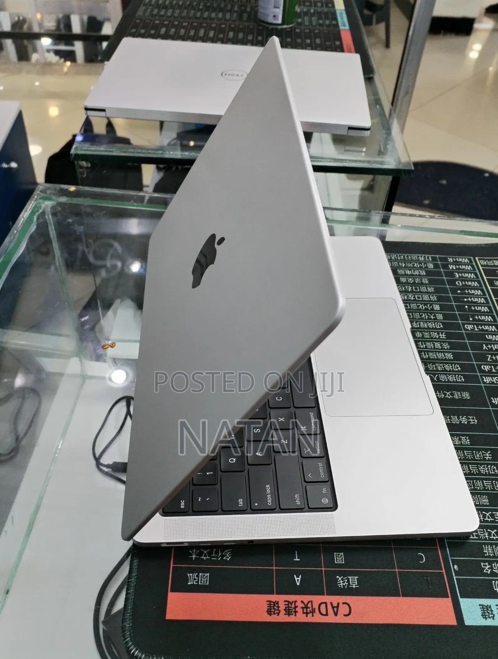 New Laptop Apple MacBook Pro 2025 M5 16GB Apple M5 SSD 512GB