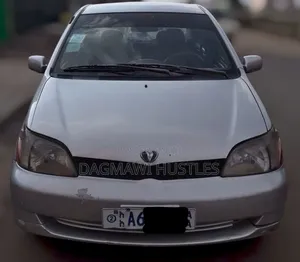 Toyota Platz 2001 Silver
