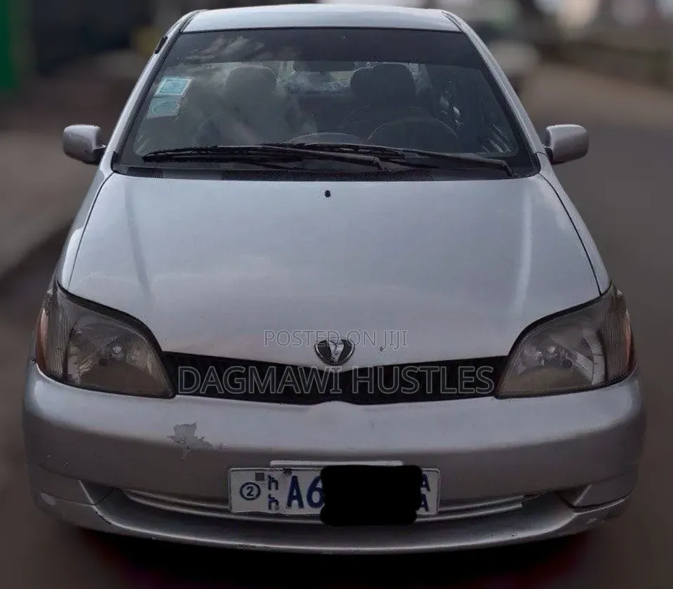Toyota Platz 2001 Silver