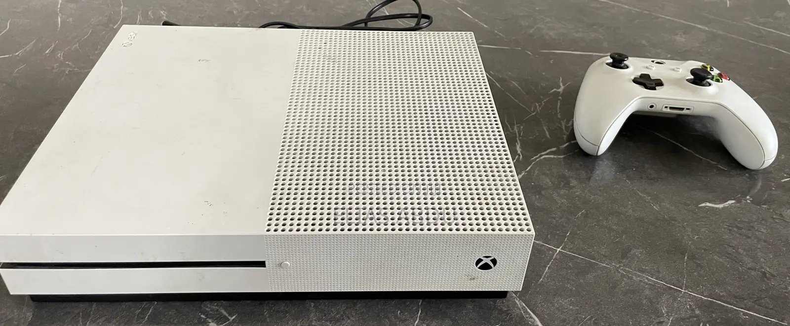 Xbox One S Gaming Bundle + 4 Games