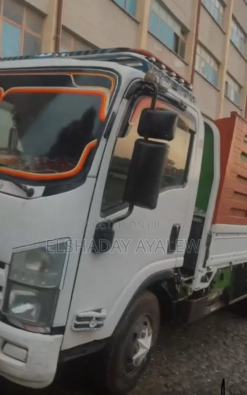 Isuzu Obama 2015
