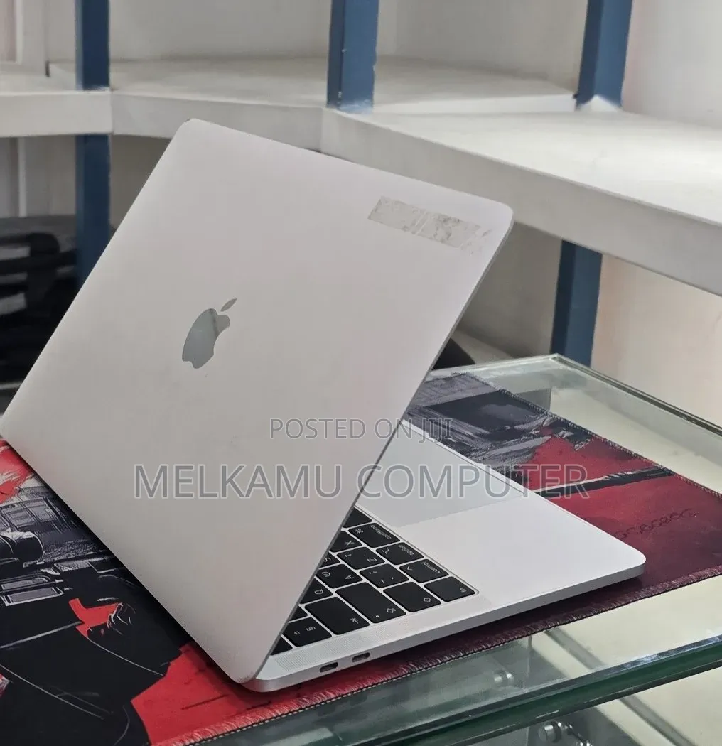 New Laptop Apple MacBook Pro 2018 16GB Intel Core i5 SSD 256GB