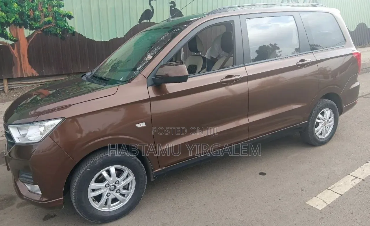 Wuling Hongguang S 2022 Brown